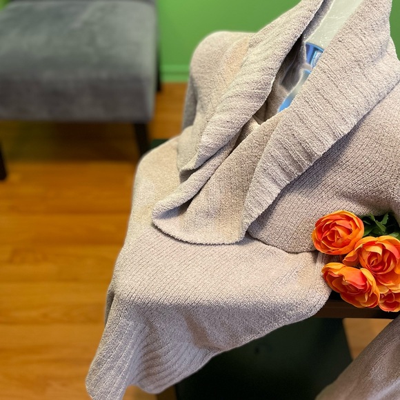 Beige Long Sleeve & Neck Sweater
Cafebrand - Casual Luxury 
Size: Small - Picture 6 of 8